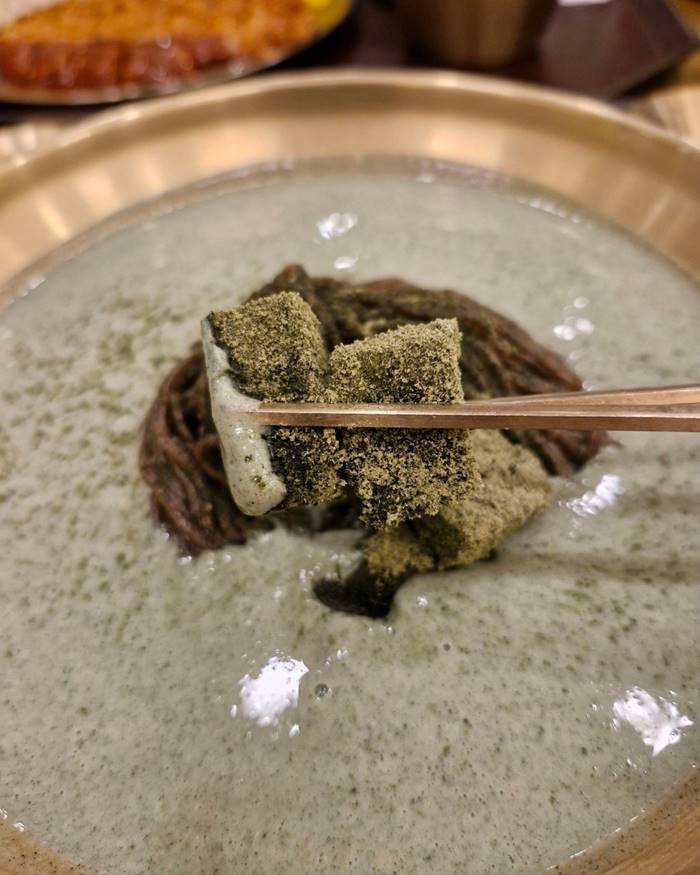 신논현 메르밀 쑥떡콩국수, 흑임자콩국수, 돈까스 강남 맛집 리뷰 7.jpg