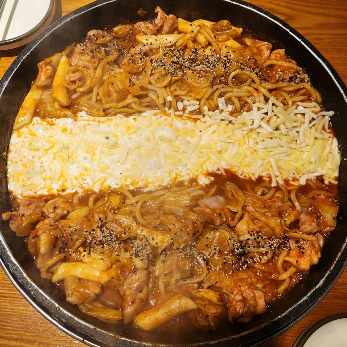 강남역 맛집 장인닭갈비 강남점 리뷰 천연 치즈 폭탄에 눈이 휘둥그레! 1.jpg