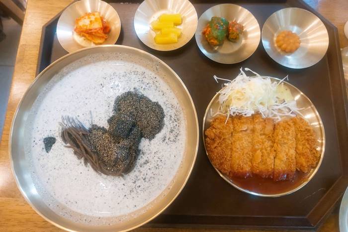 신논현 메르밀 쑥떡콩국수, 흑임자콩국수, 돈까스 강남 맛집 리뷰 4.jpg