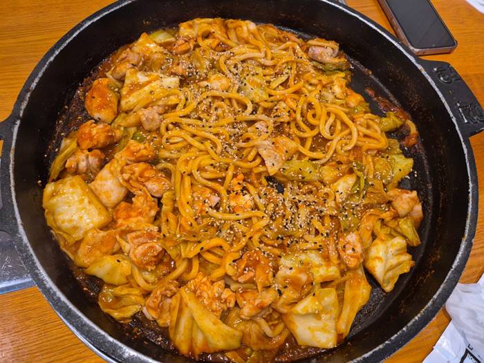 강남역 맛집 장인닭갈비 강남점 리뷰 천연 치즈 폭탄에 눈이 휘둥그레! 3.jpg